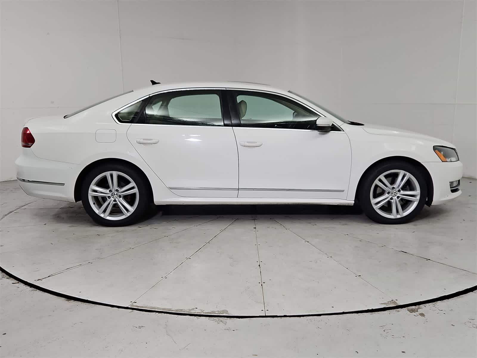 Thumbnail: 2013 Volkswagen Passat - 7