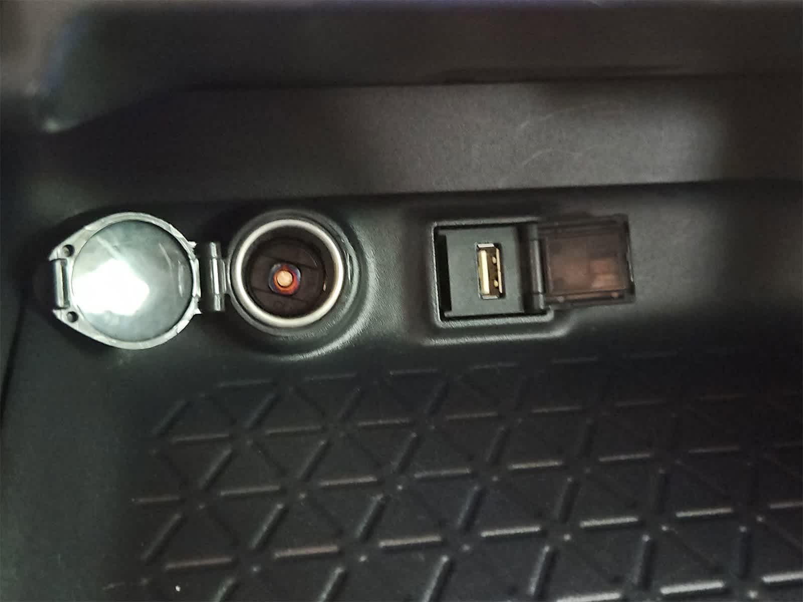 Thumbnail: 2020 Toyota RAV4 - 30