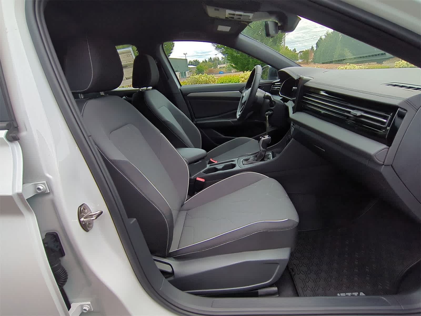 Thumbnail: 2025 Volkswagen Jetta - 22