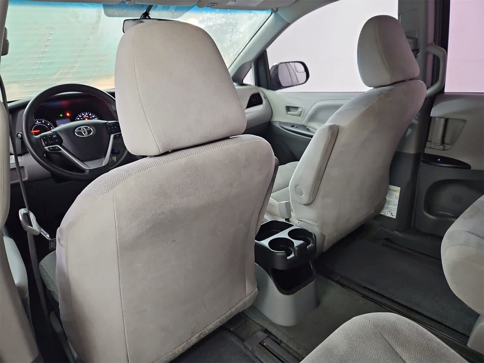 Thumbnail: 2016 Toyota Sienna - 18