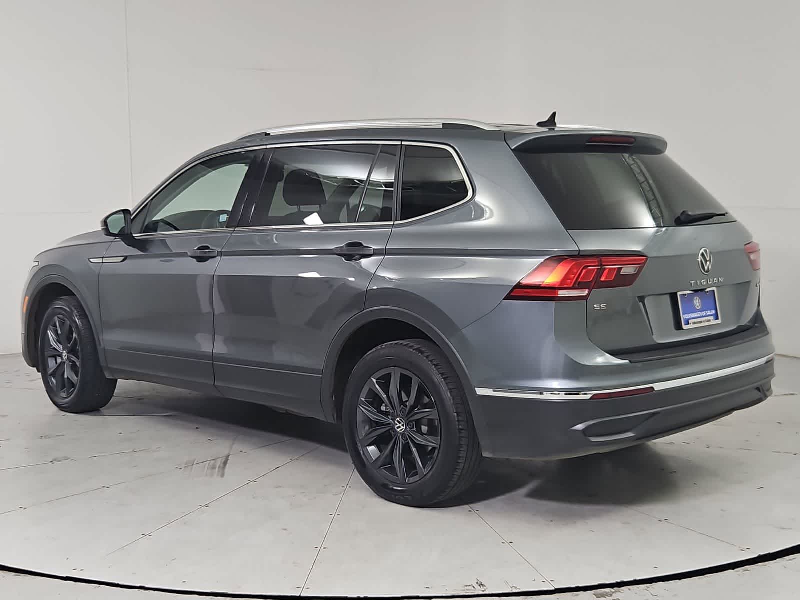 Thumbnail: 2022 Volkswagen Tiguan - 4