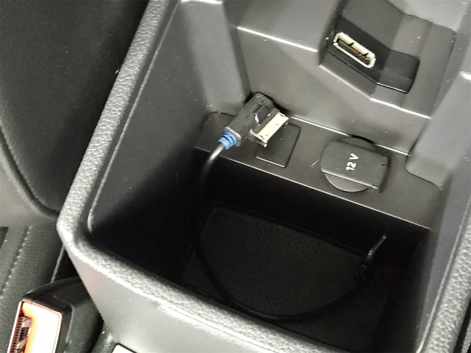 Thumbnail: 2013 Volkswagen Passat - 33