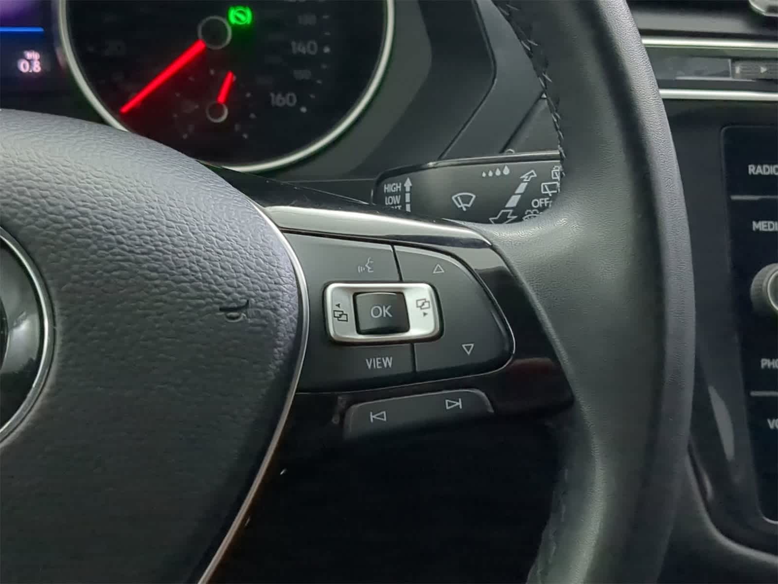 Thumbnail: 2020 Volkswagen Tiguan - 23