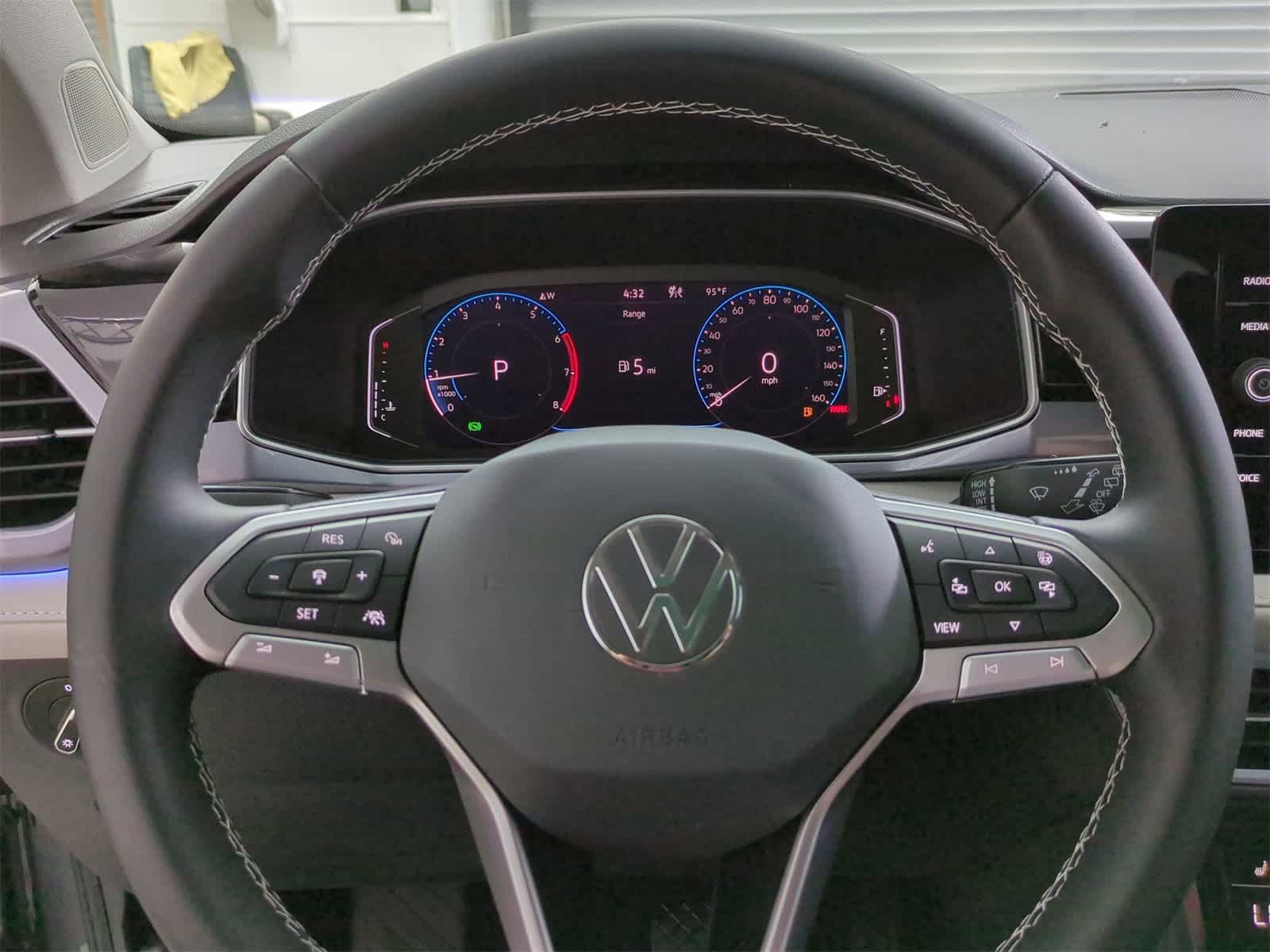 Thumbnail: 2025 Volkswagen Taos - 24