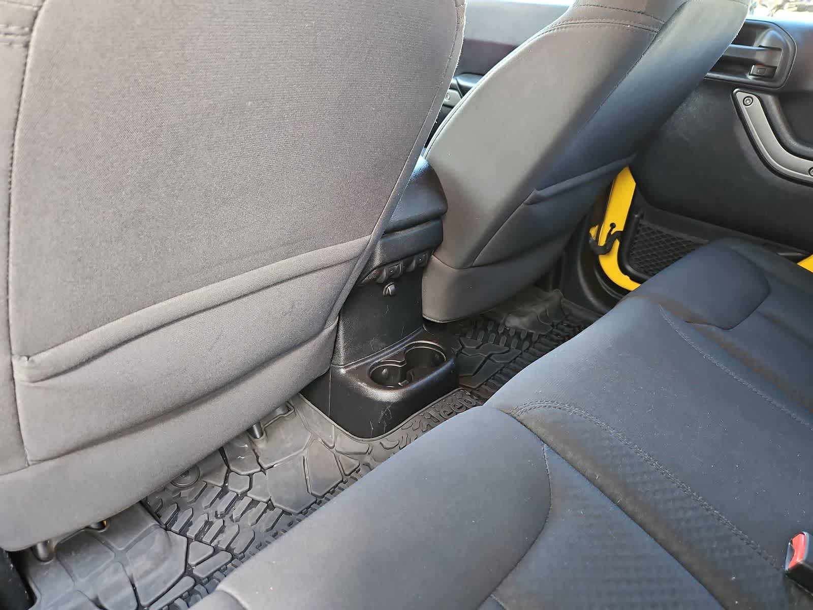 Thumbnail: 2015 Jeep Wrangler - 18