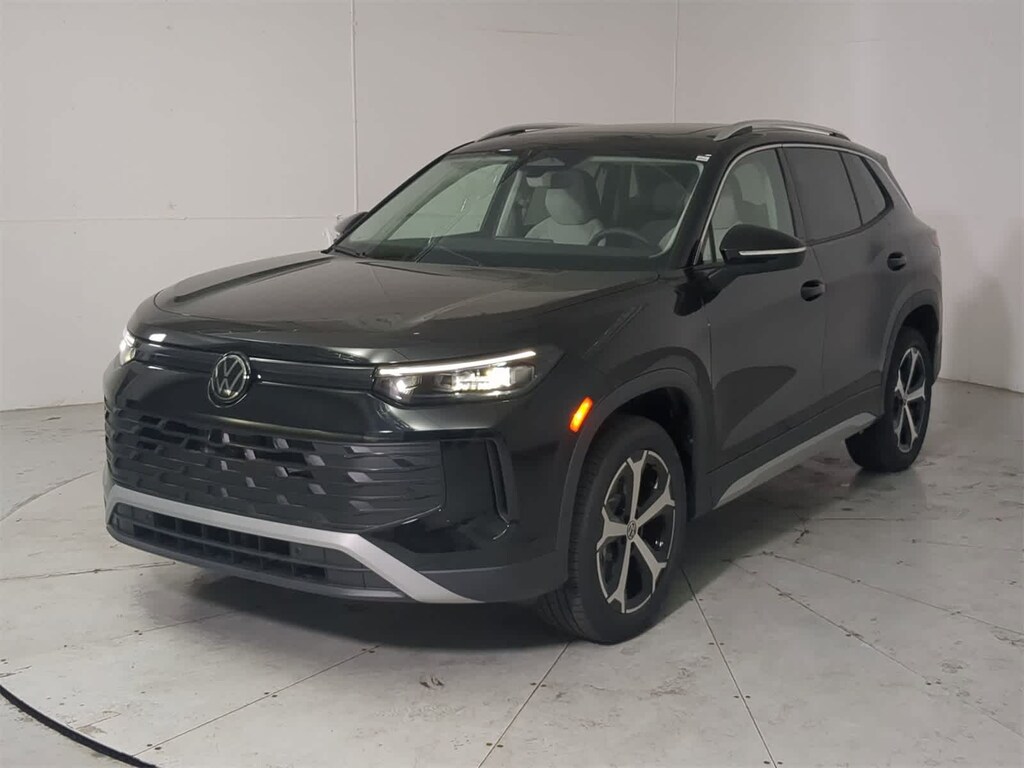 New 2025 Volkswagen Tiguan 2.0T SE SUV