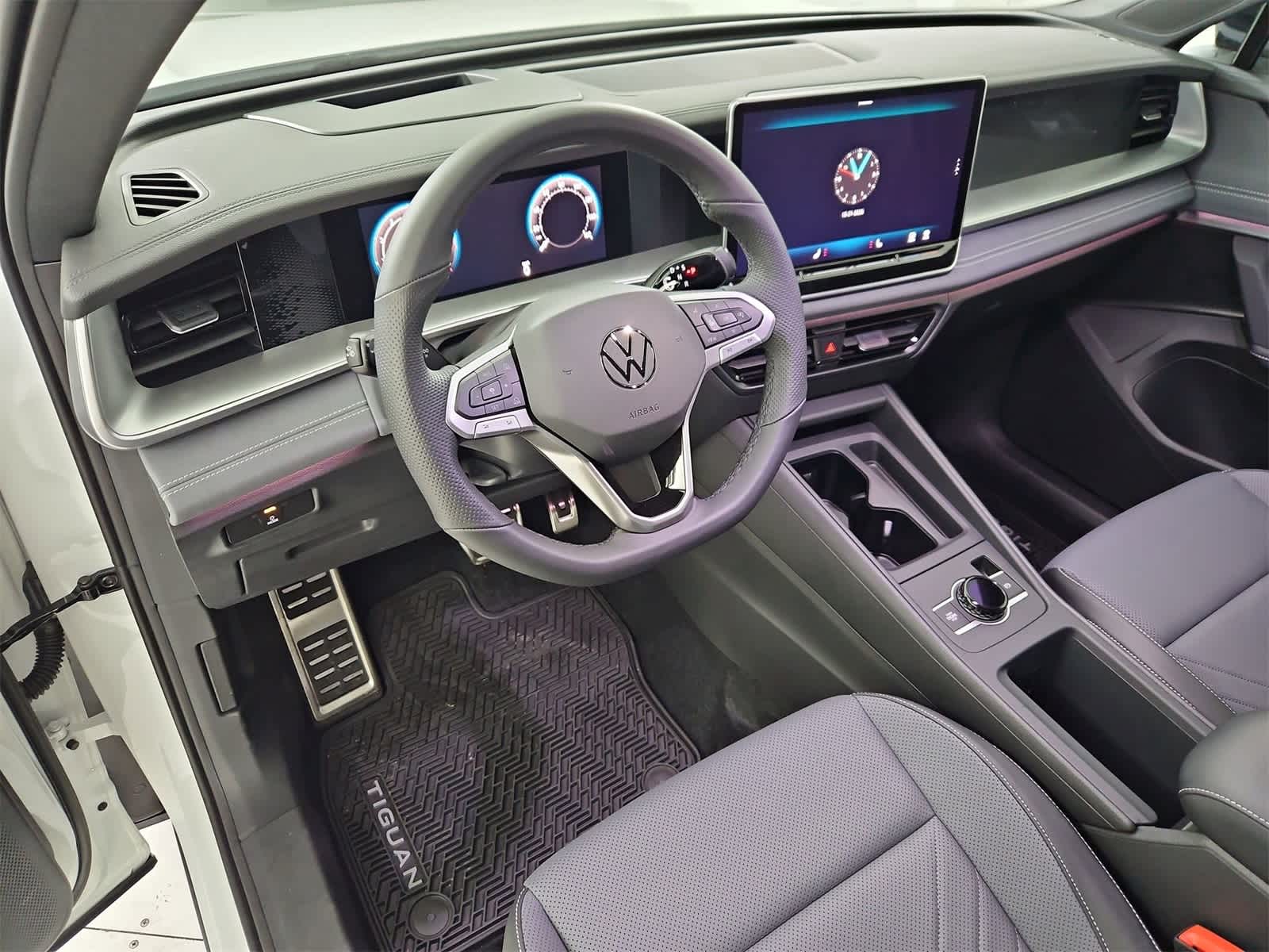 Thumbnail: 2025 Volkswagen Tiguan - 2