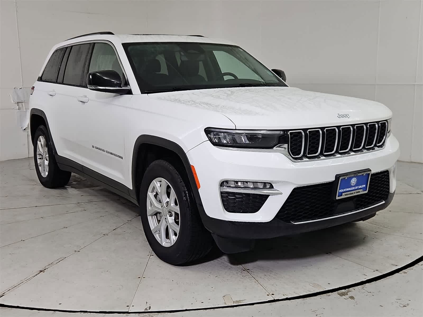 Thumbnail: 2023 Jeep Grand Cherokee - 8