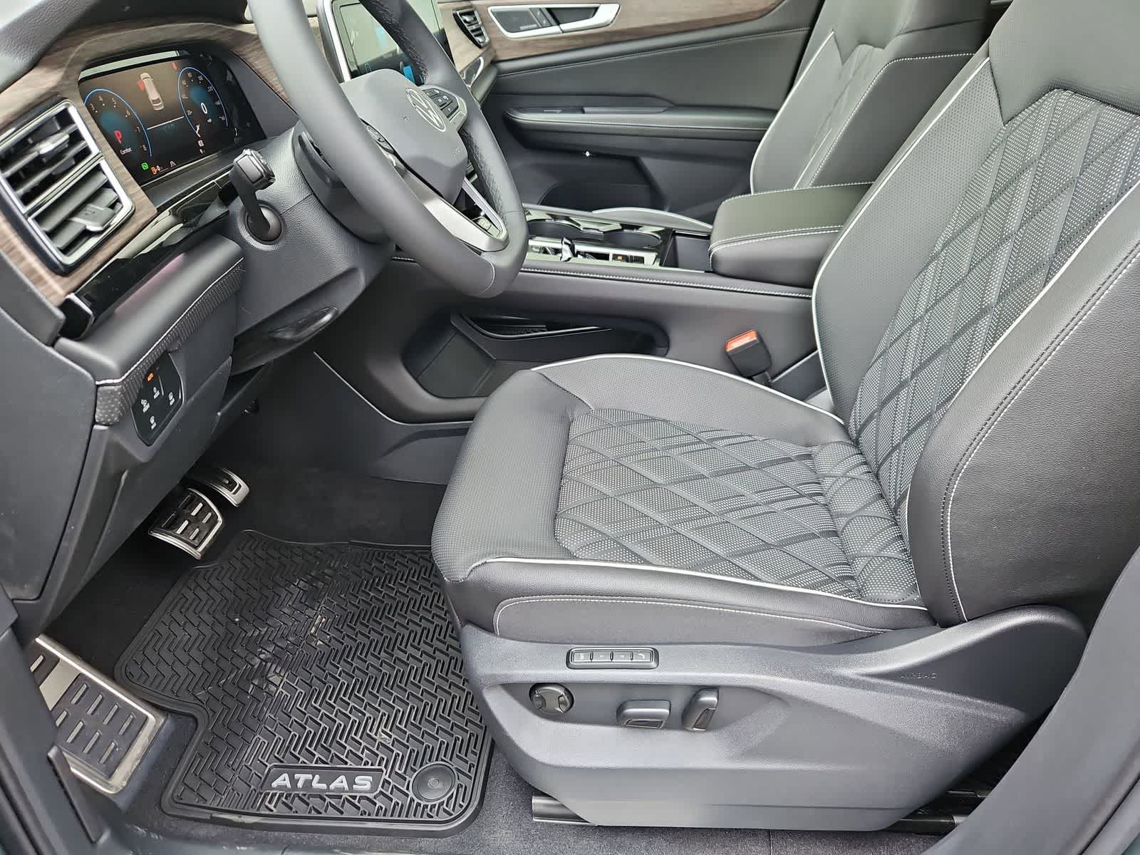 Thumbnail: 2026 Volkswagen Atlas - 16