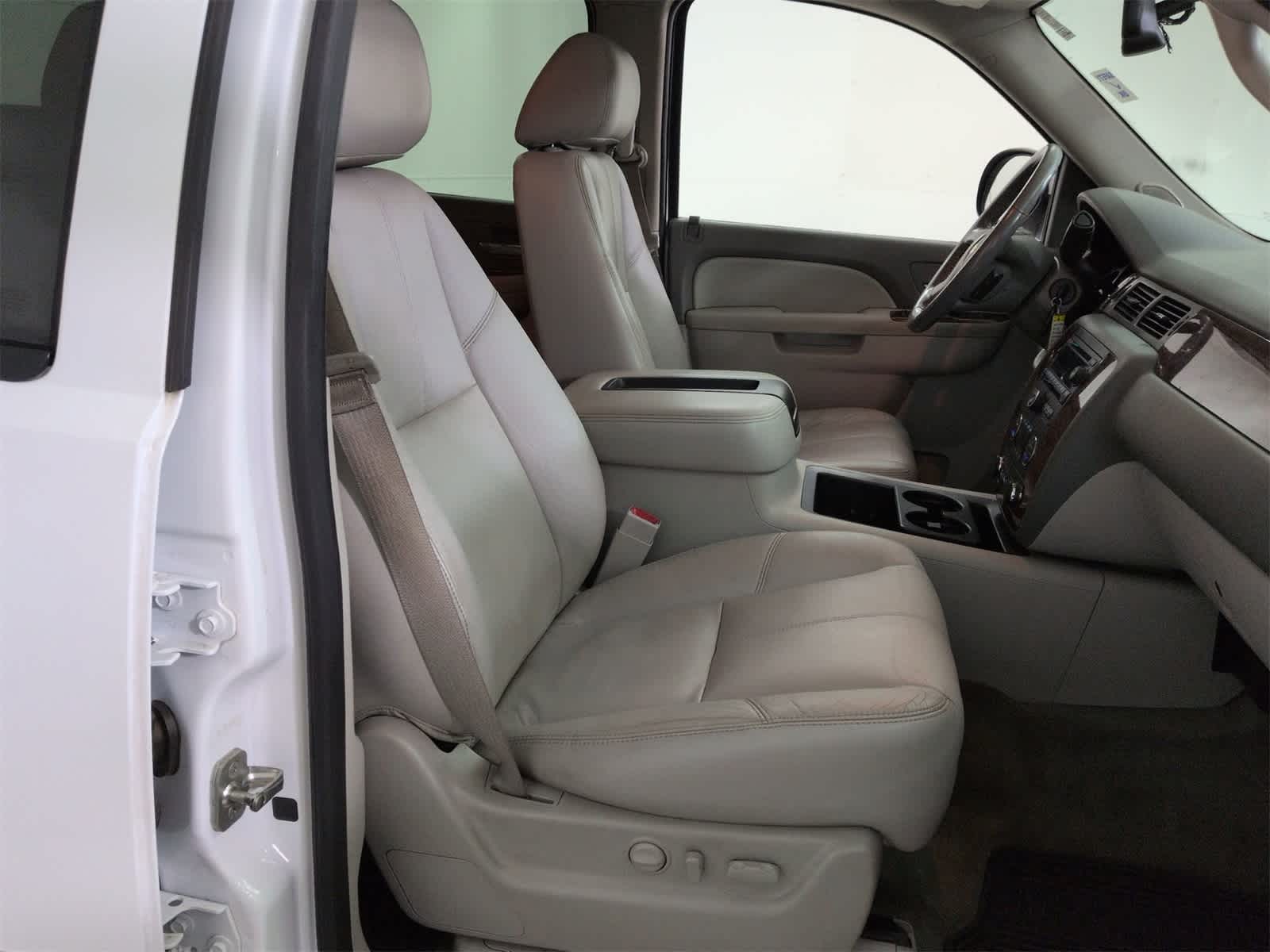 Thumbnail: 2013 Chevrolet Tahoe - 22