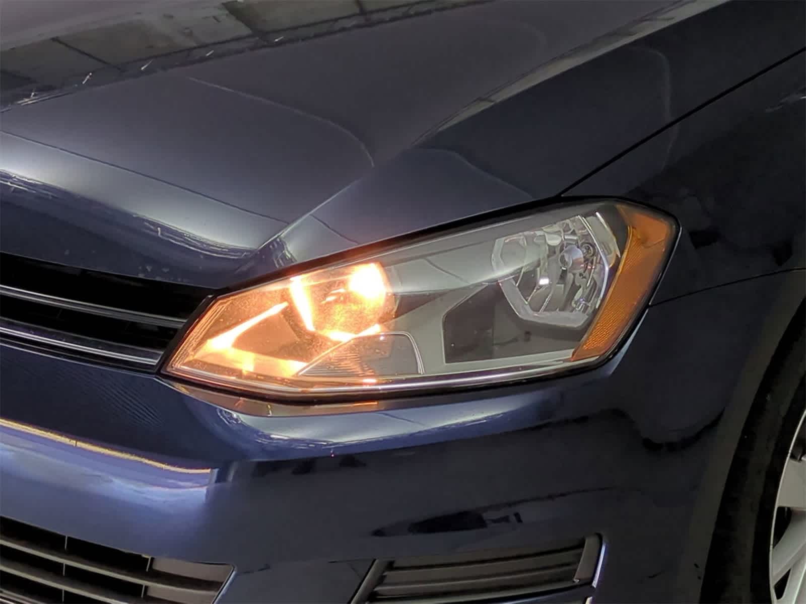 Thumbnail: 2015 Volkswagen e-Golf - 10