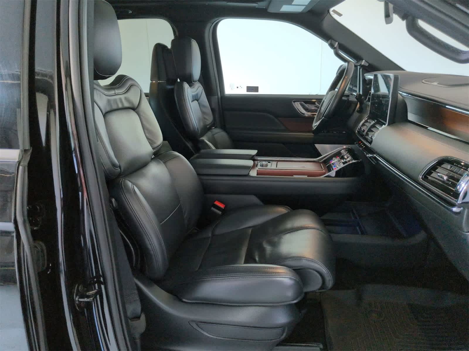 Thumbnail: 2023 Lincoln Navigator - 22