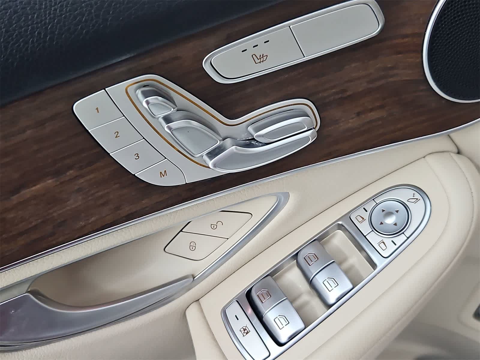 Thumbnail: 2022 Mercedes-Benz GLC - 17