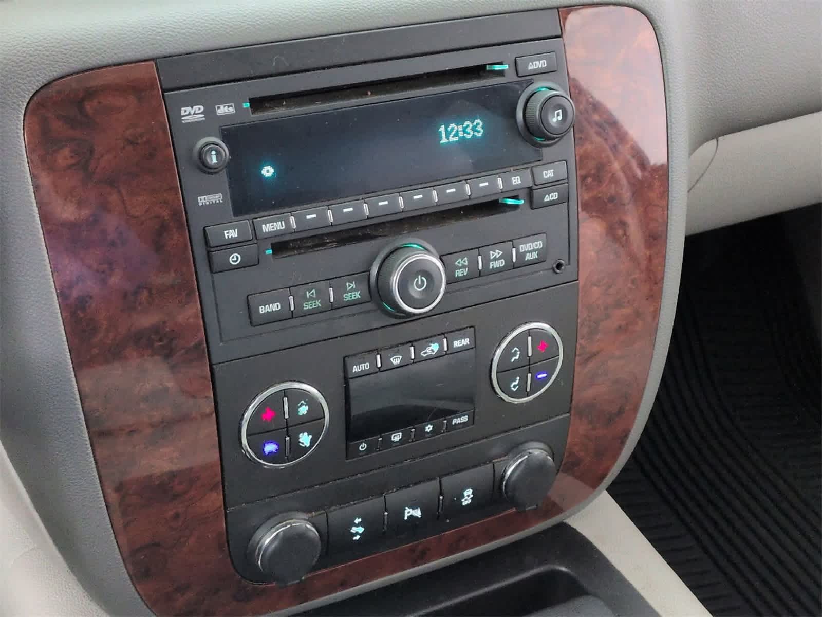 Thumbnail: 2013 Chevrolet Tahoe - 28