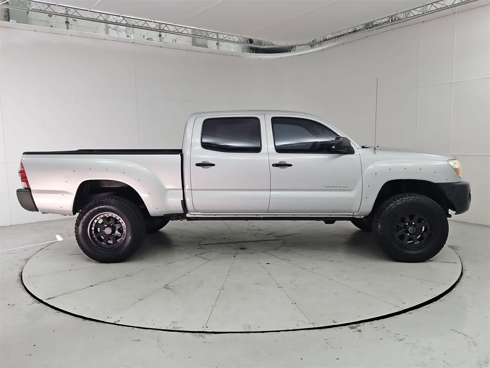 Thumbnail: 2011 Toyota Tacoma - 7