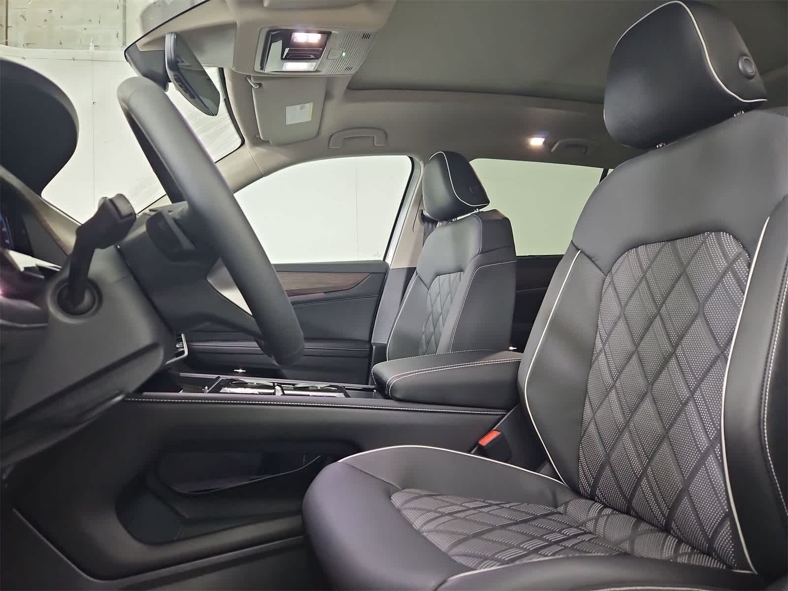 Thumbnail: 2026 Volkswagen Atlas - 16