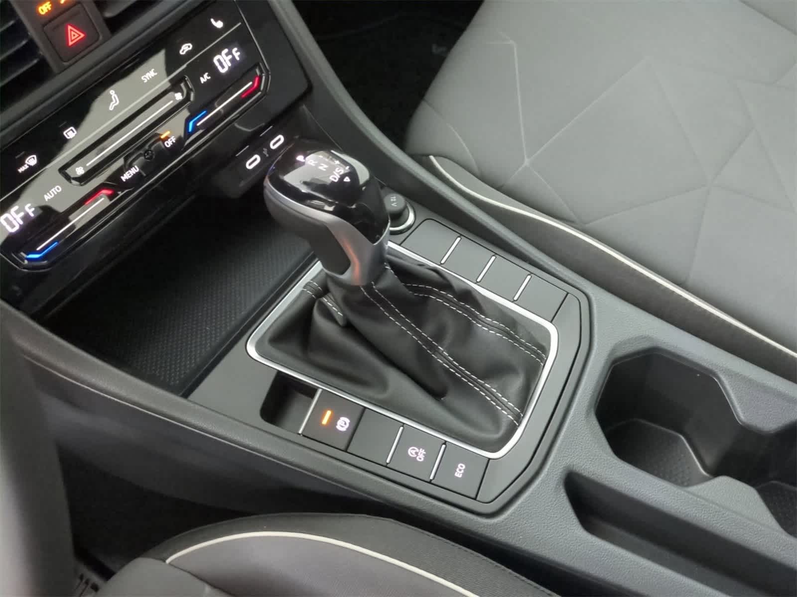 Thumbnail: 2025 Volkswagen Jetta - 32