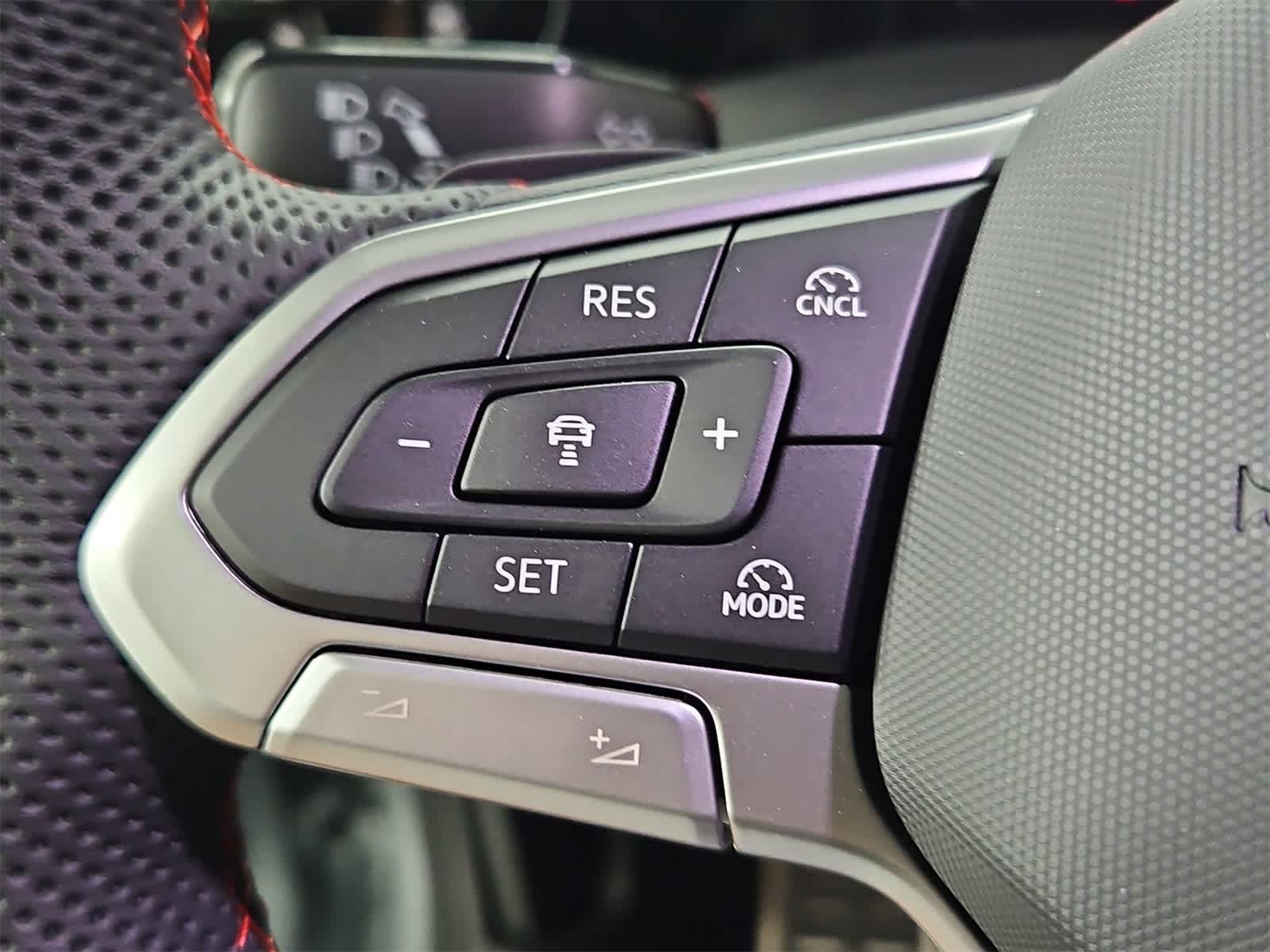 Thumbnail: 2025 Volkswagen Golf - 23