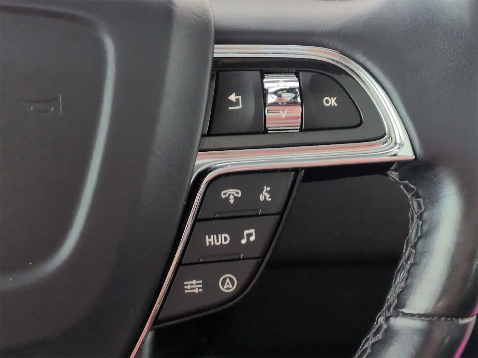 Thumbnail: 2023 Lincoln Navigator - 25