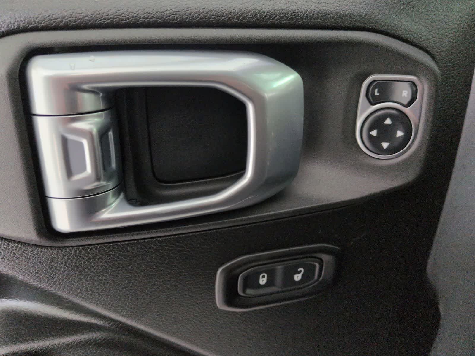 Thumbnail: 2021 Jeep Gladiator - 17