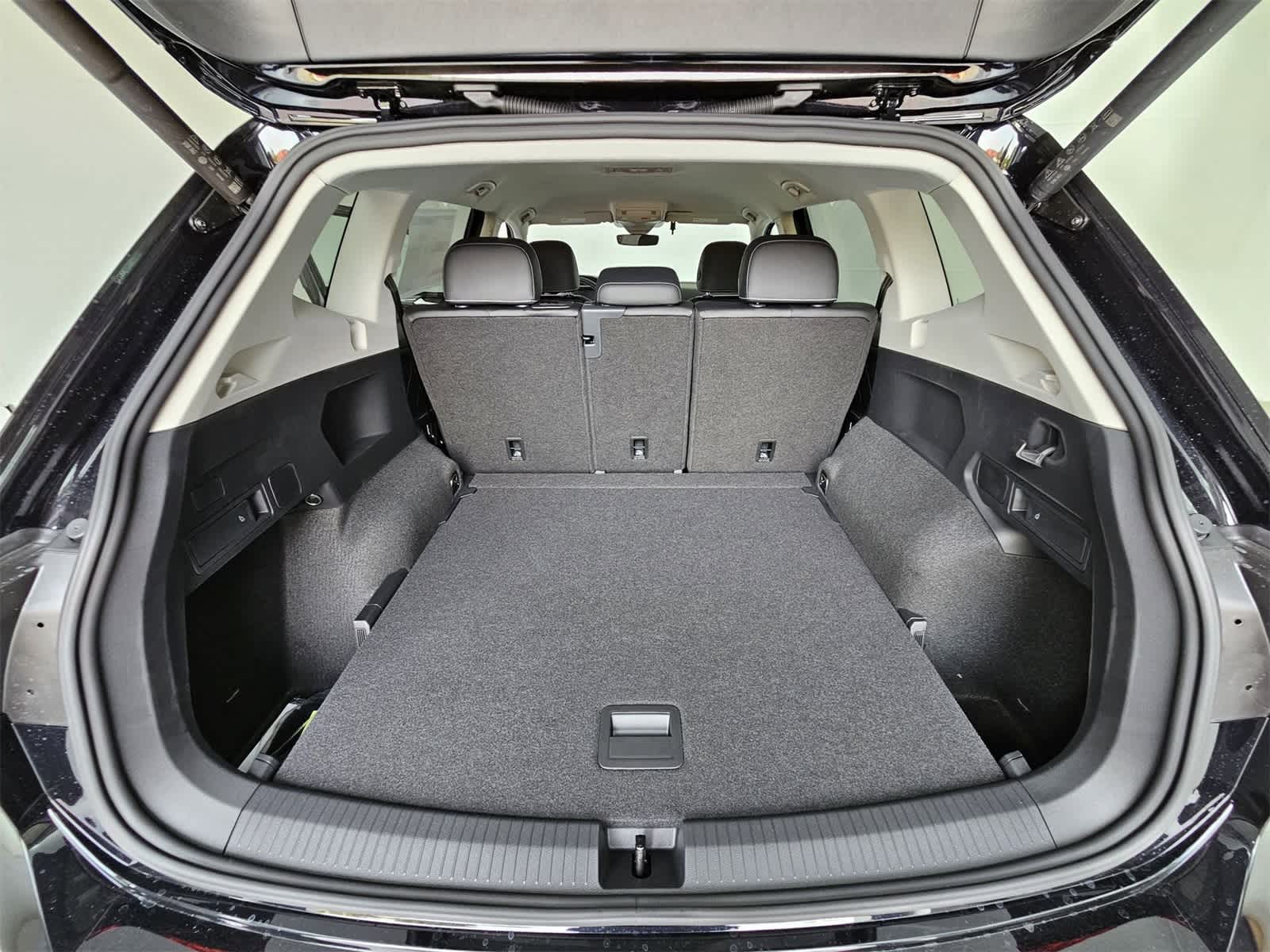 Thumbnail: 2024 Volkswagen Tiguan - 30