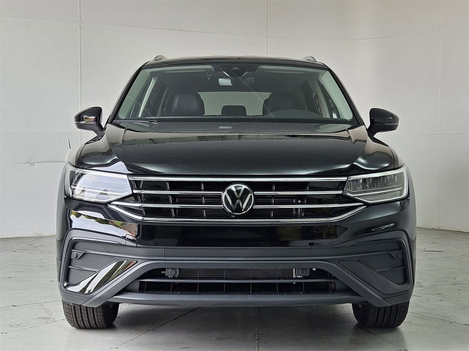 Thumbnail: 2024 Volkswagen Tiguan - 9