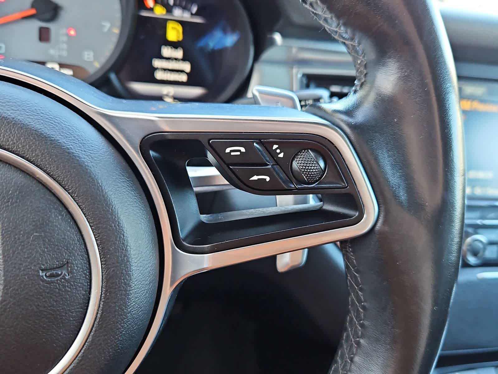Thumbnail: 2016 Porsche Macan - 25