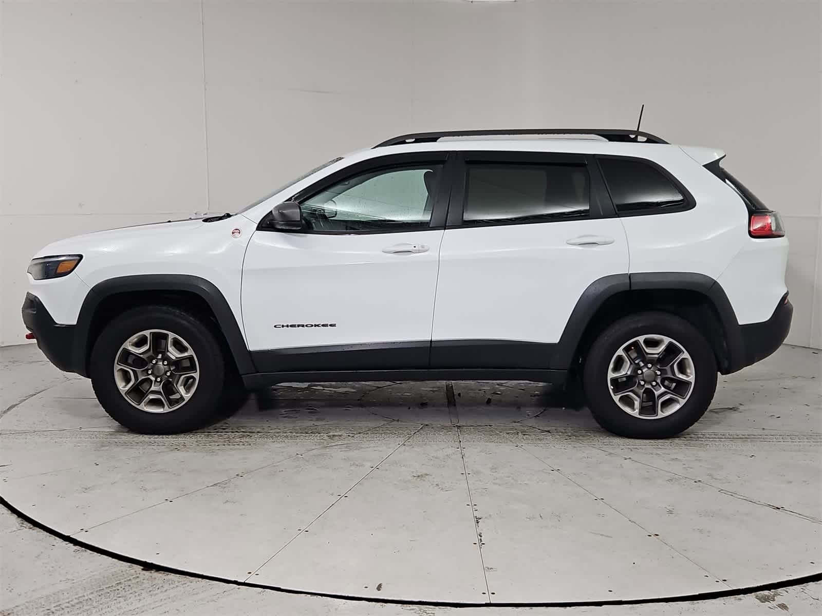Thumbnail: 2019 Jeep Cherokee - 3