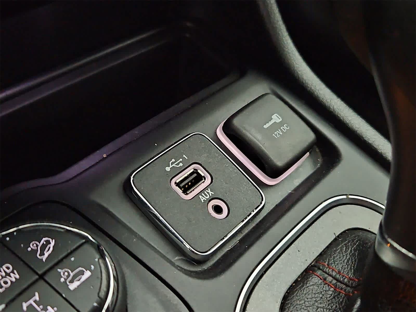 Thumbnail: 2019 Jeep Cherokee - 31