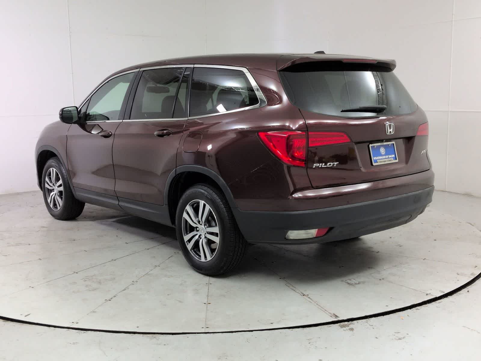 Thumbnail: 2017 Honda Pilot - 4
