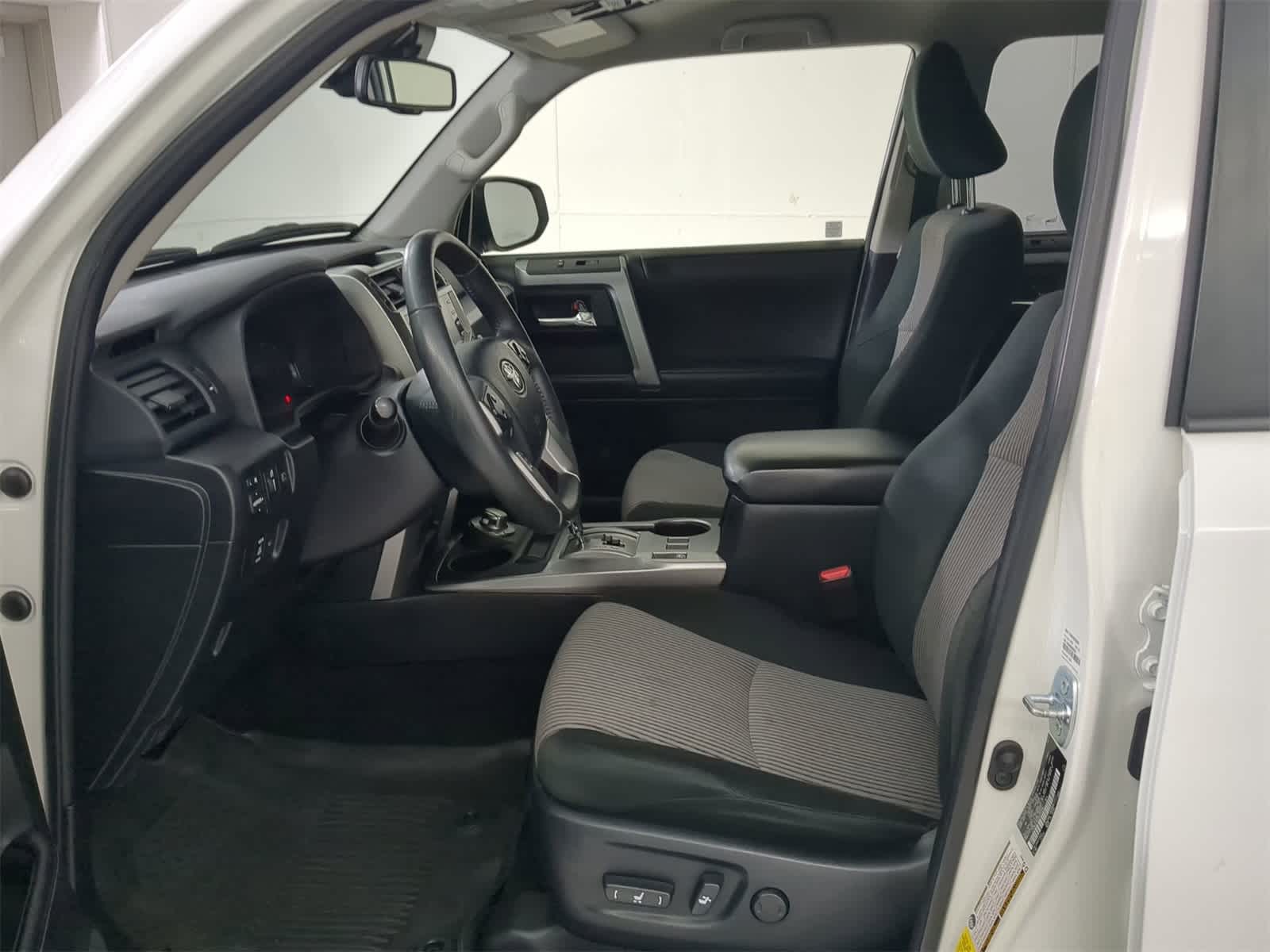 Thumbnail: 2022 Toyota 4Runner - 15