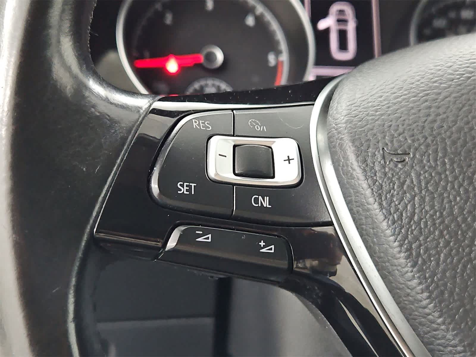 2015 Volkswagen e-Golf SE 25