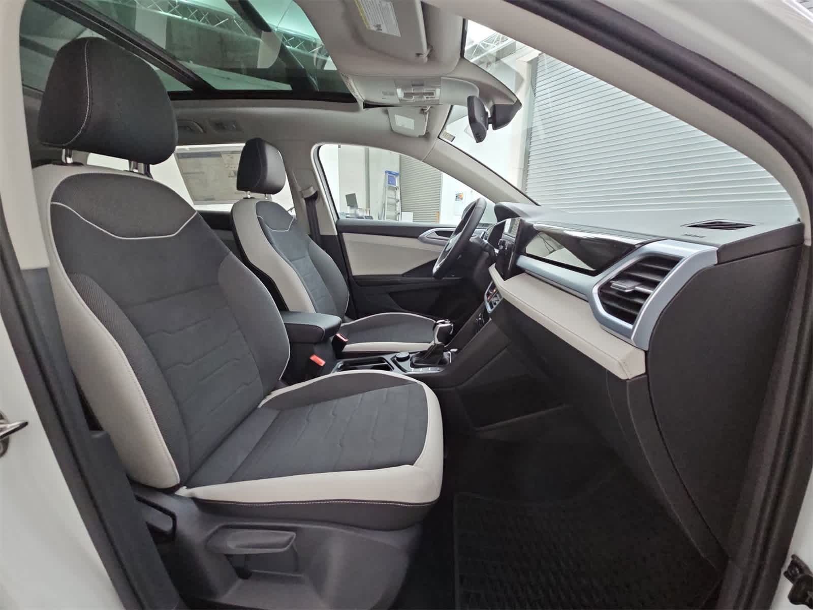 2025 Volkswagen Taos SE 22