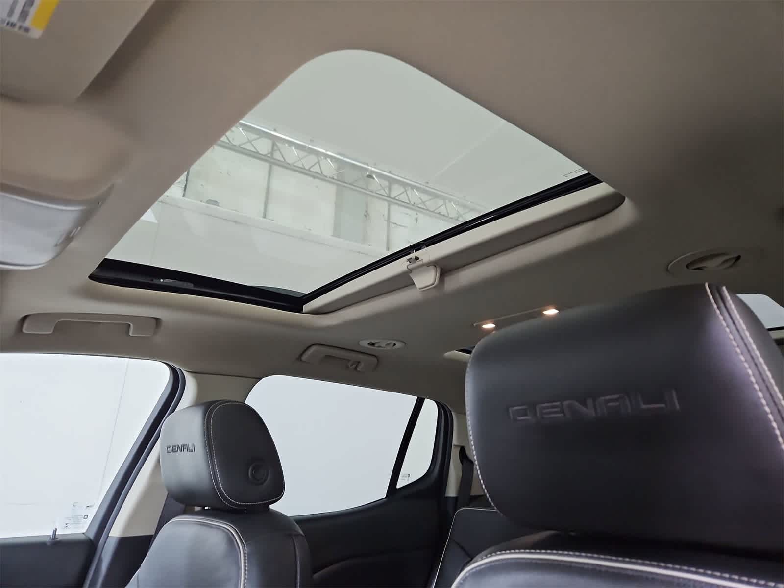 Thumbnail: 2017 GMC Acadia - 19