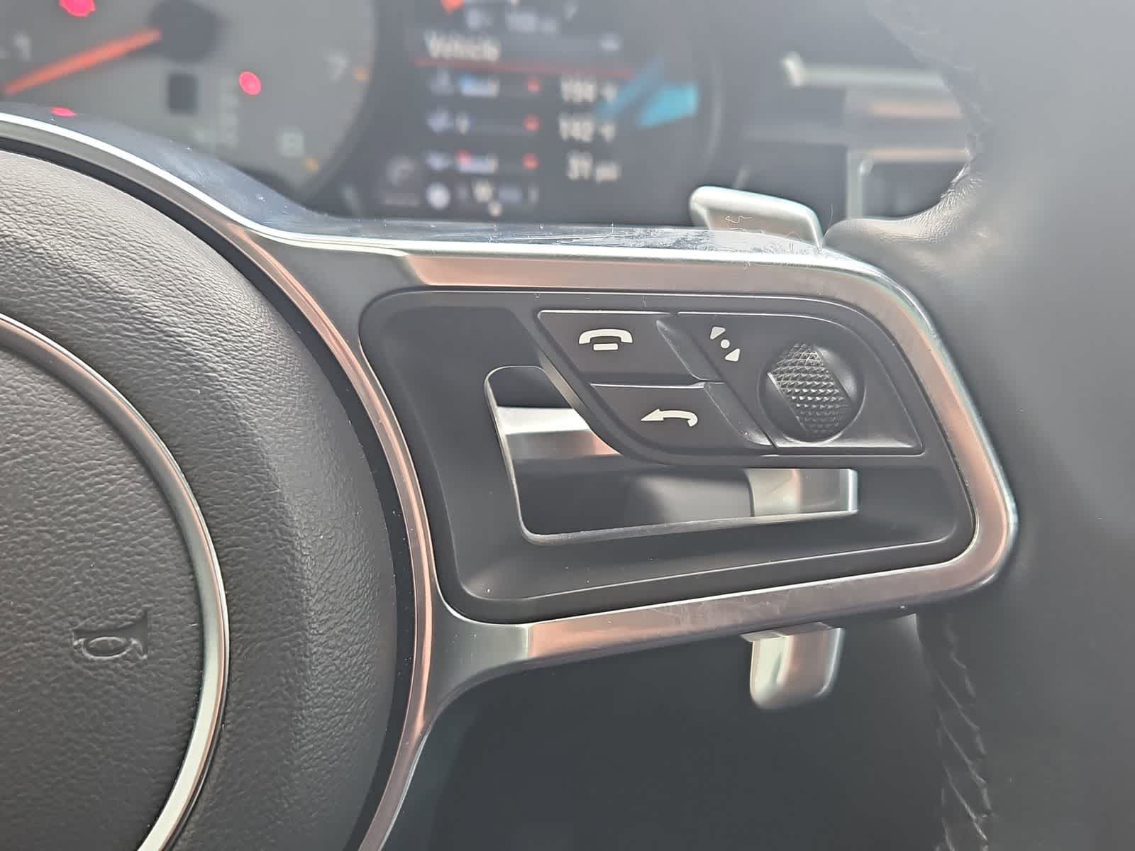 Thumbnail: 2017 Porsche Macan - 26