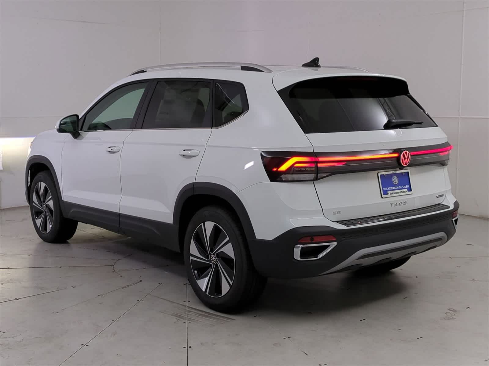 Thumbnail: 2025 Volkswagen Taos - 4