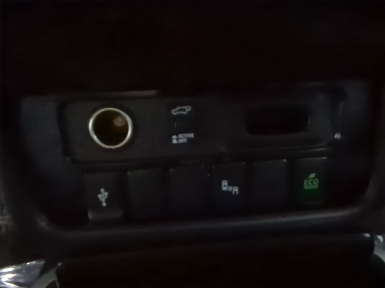 Thumbnail: 2020 Mitsubishi Outlander - 30