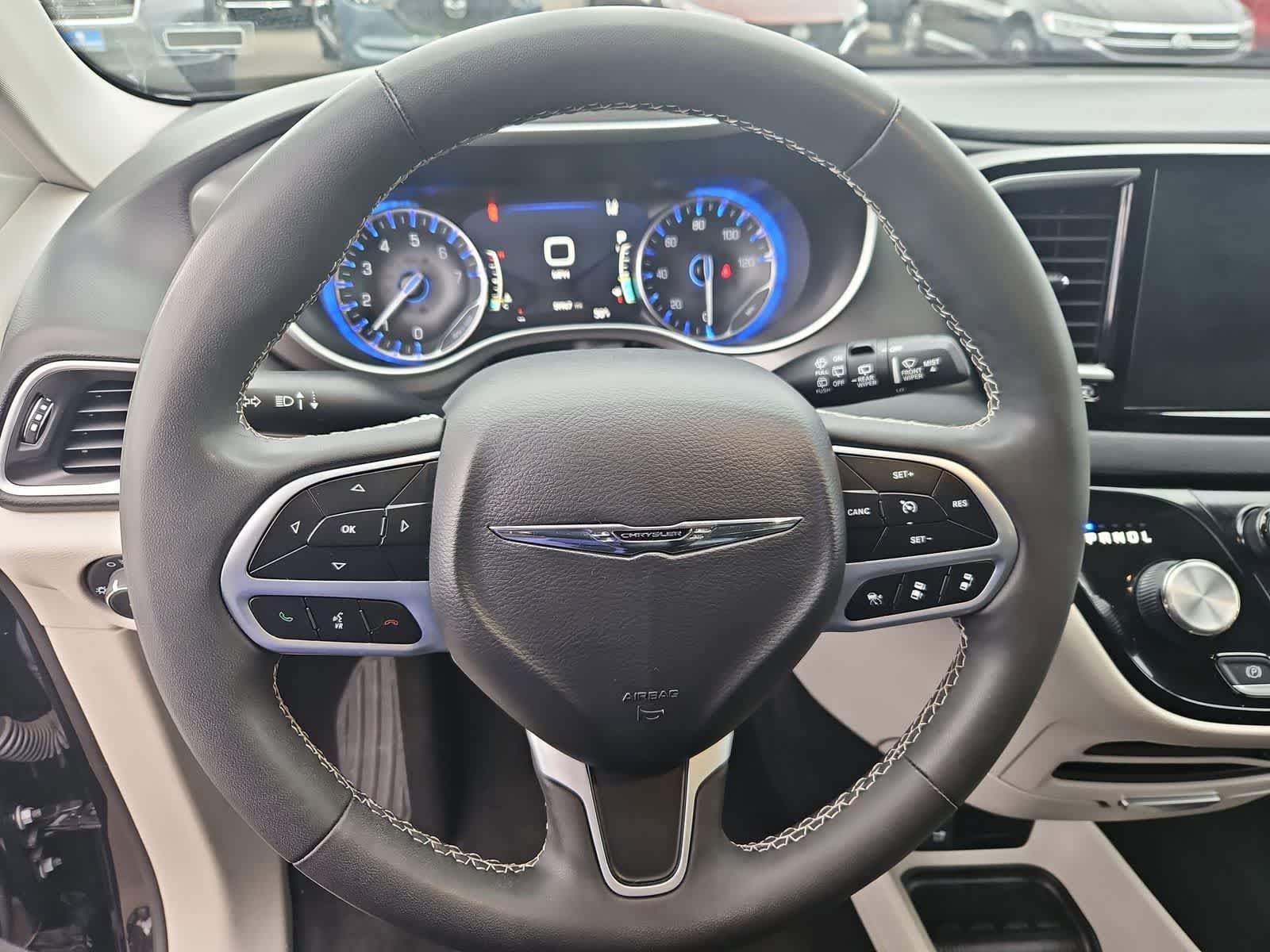 Thumbnail: 2023 Chrysler Pacifica - 22