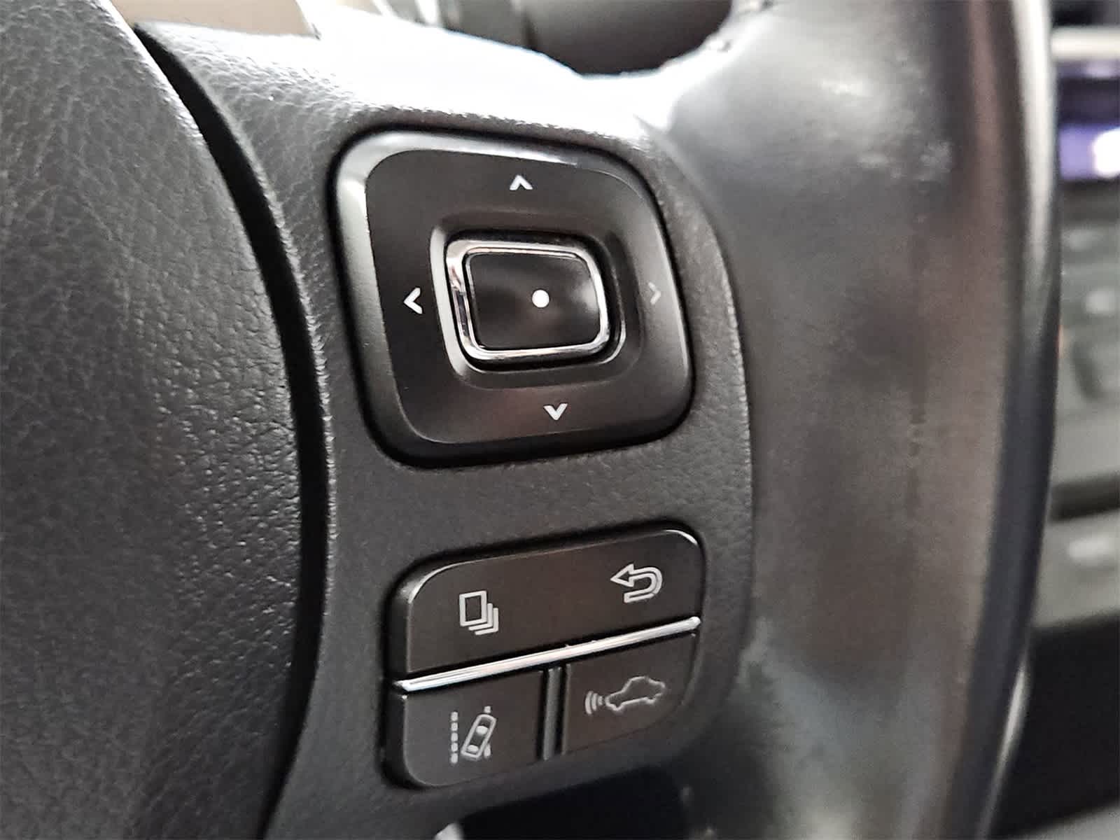 Thumbnail: 2018 Lexus IS - 26