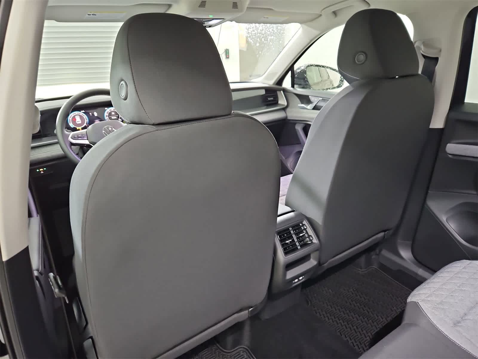 Thumbnail: 2025 Volkswagen Tiguan - 18