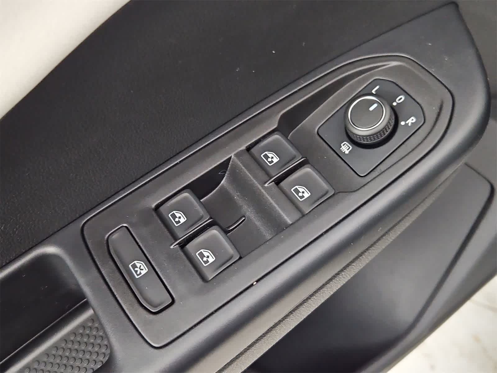 Thumbnail: 2025 Volkswagen Taos - 16