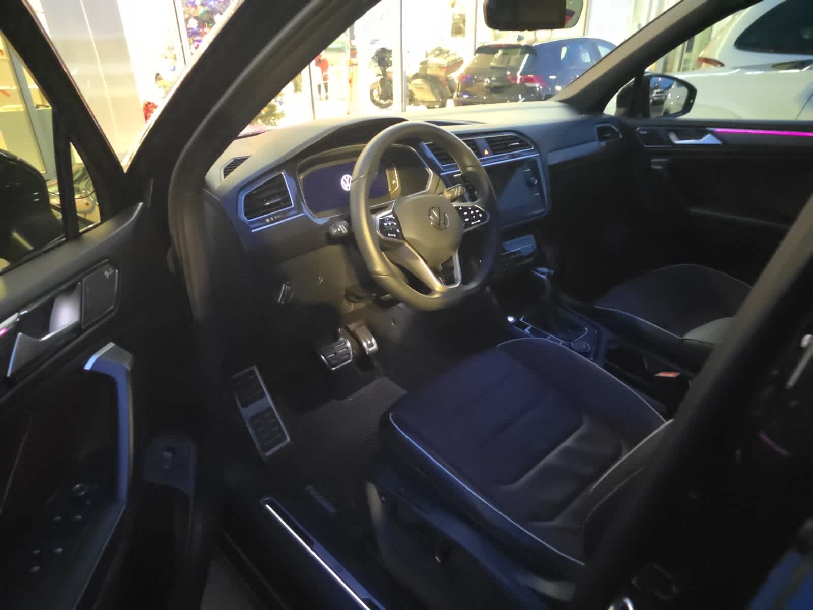 Thumbnail: 2024 Volkswagen Tiguan - 12