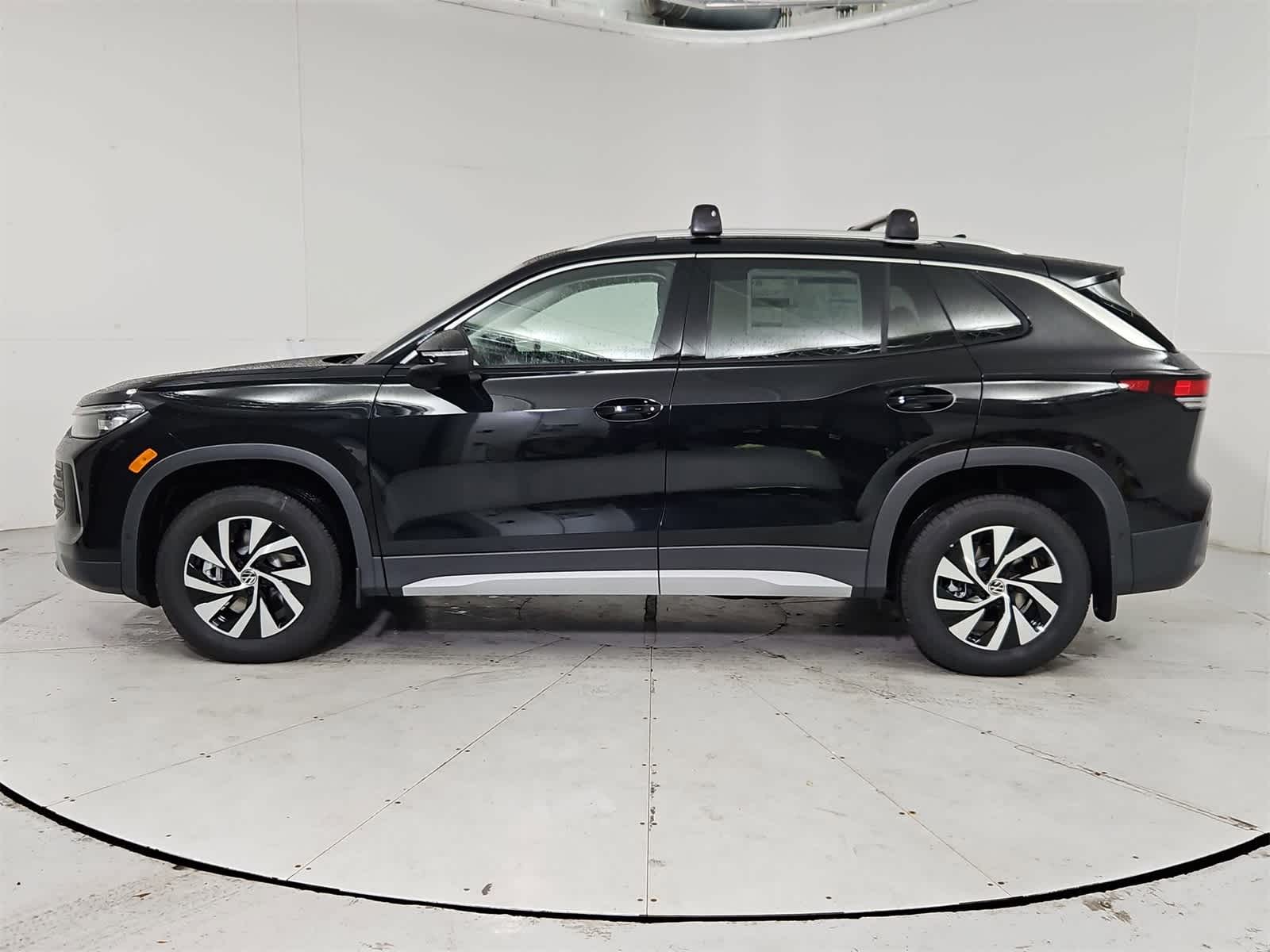 Thumbnail: 2025 Volkswagen Tiguan - 3