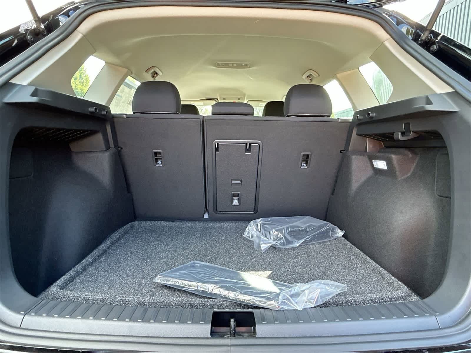 Thumbnail: 2025 Volkswagen Taos - 34