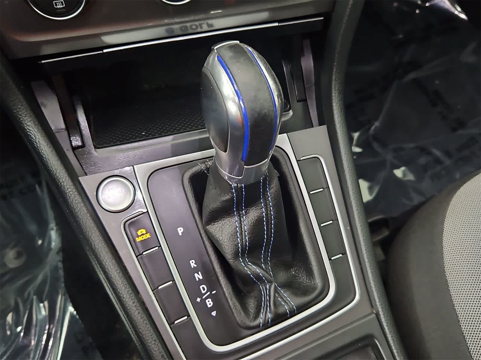 2016 Volkswagen e-Golf SE 27