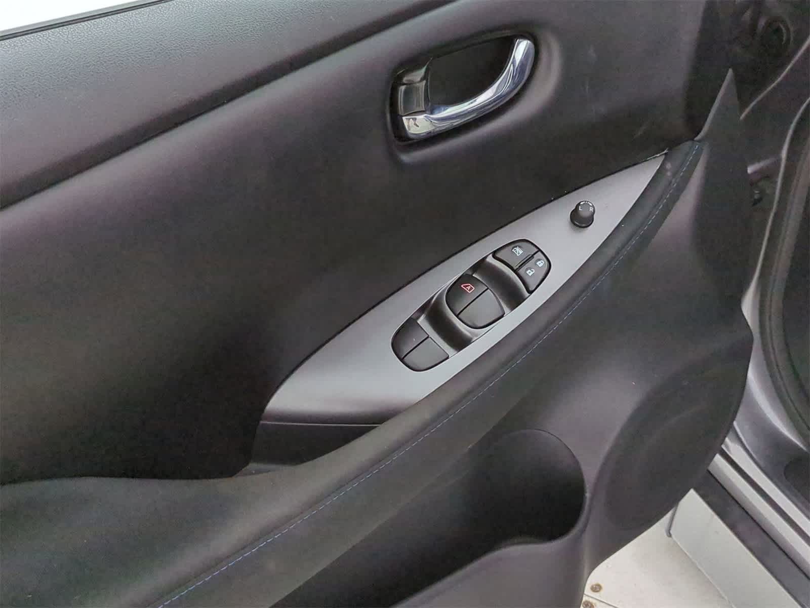 Thumbnail: 2023 Nissan Leaf - 17