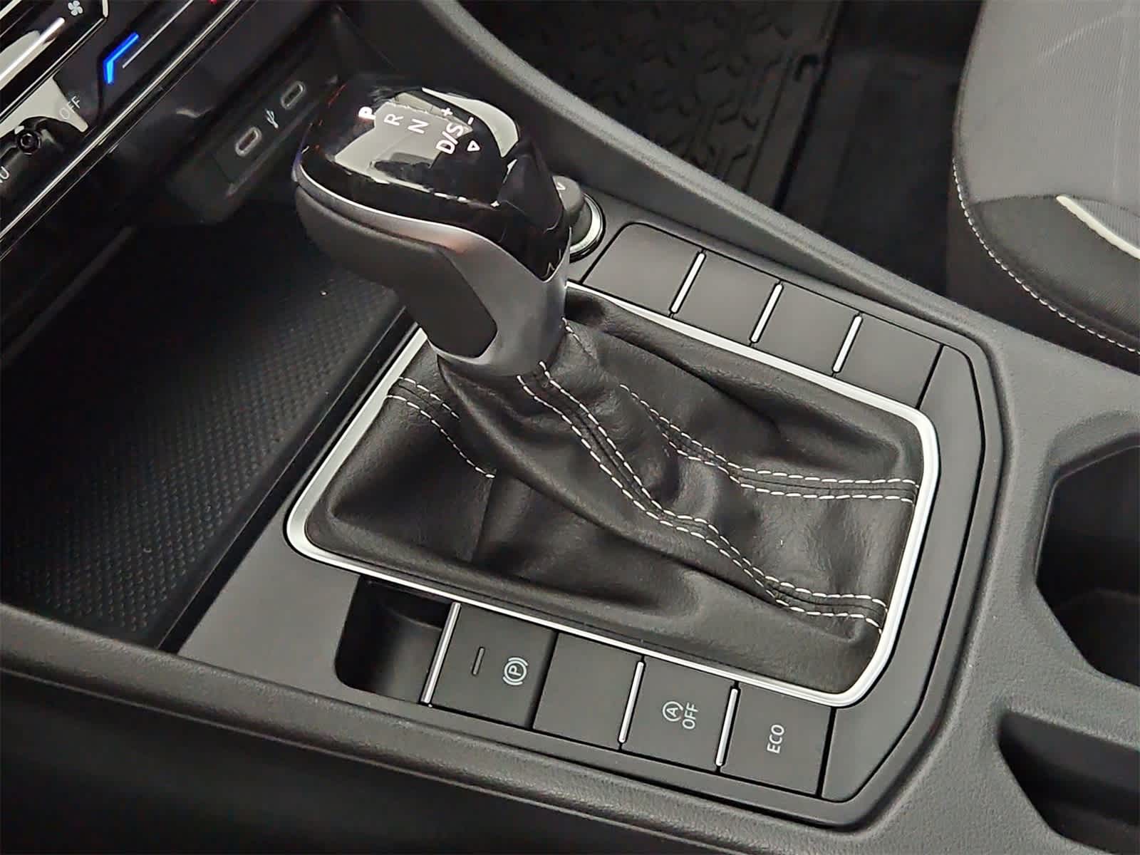 Thumbnail: 2025 Volkswagen Jetta - 32