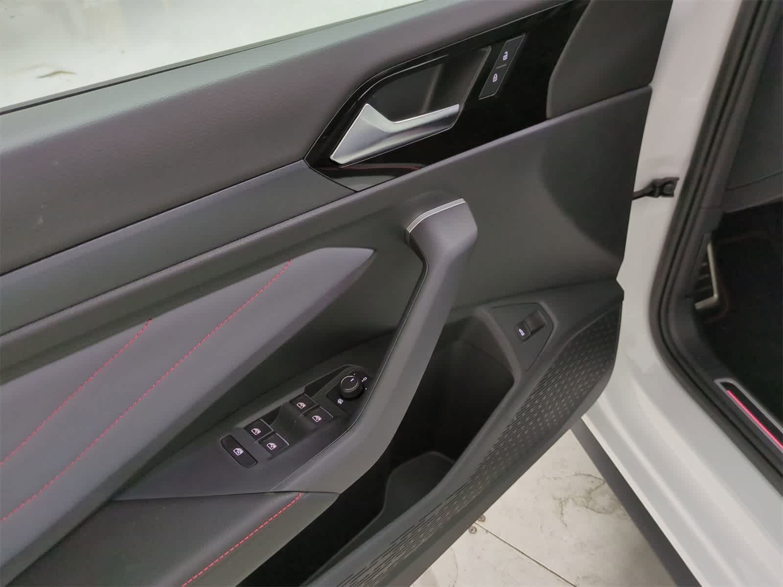 Thumbnail: 2025 Volkswagen Jetta - 17