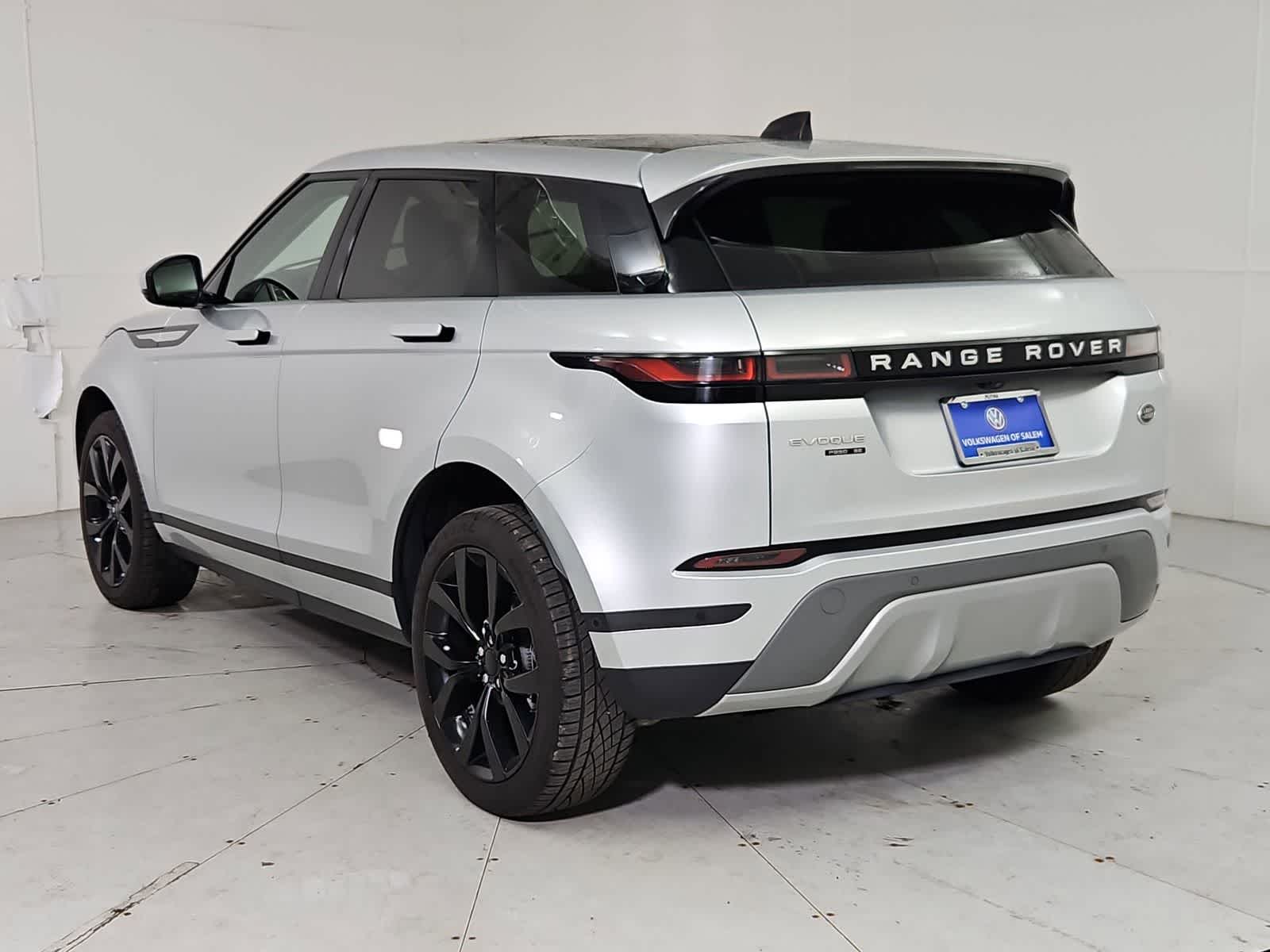 Thumbnail: 2020 Land Rover Range Rover Evoque - 4