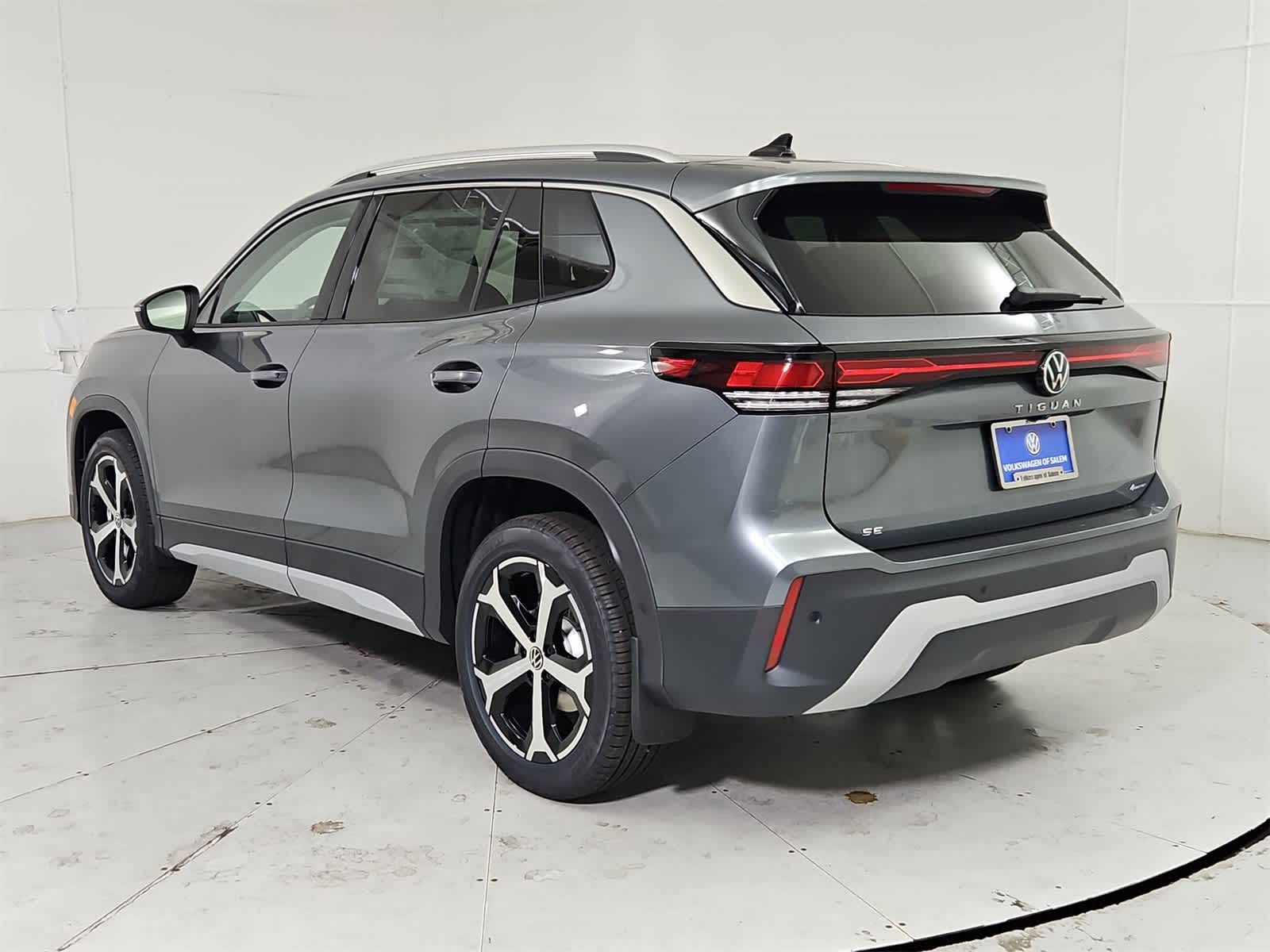 Thumbnail: 2025 Volkswagen Tiguan - 4